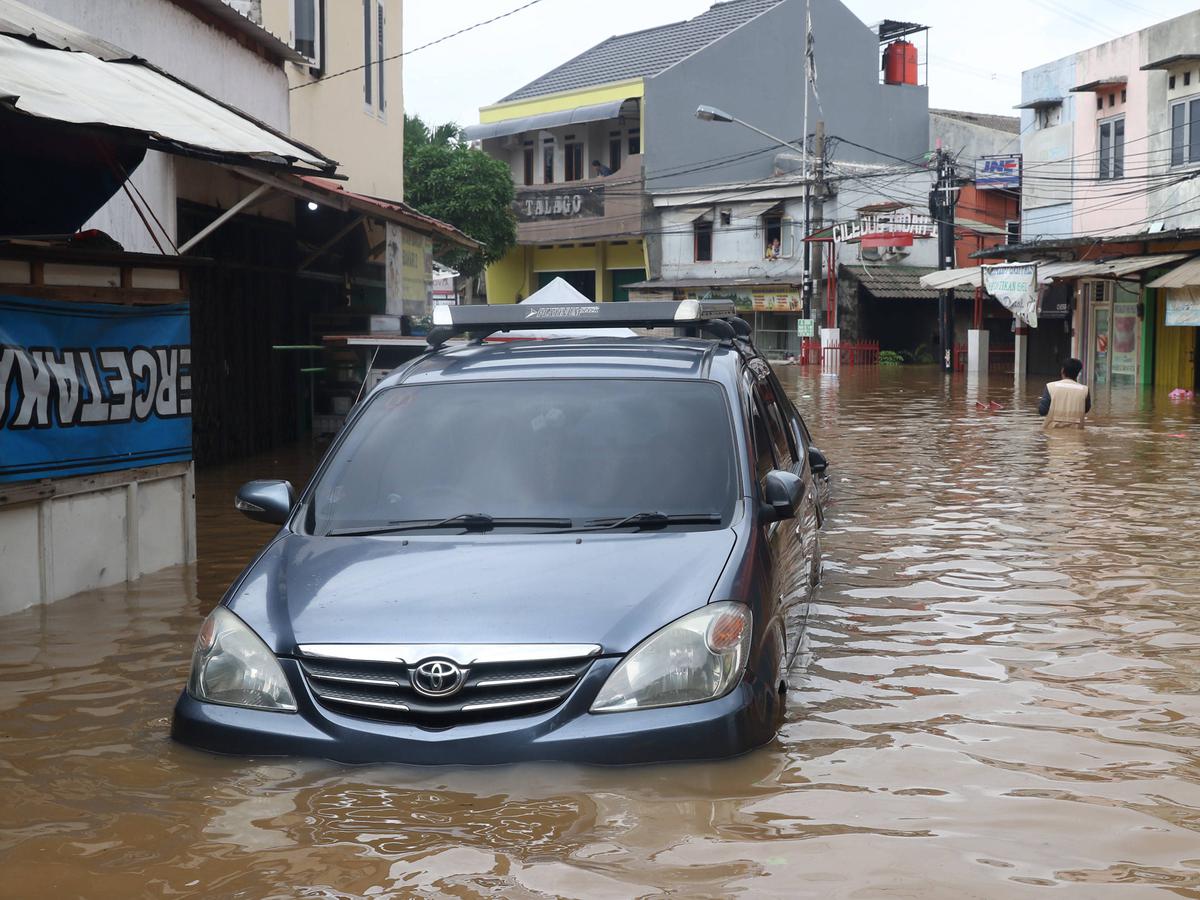 Cara Deteksi Mobil Bekas Kebanjiran dari STNK - Otomotif ...
