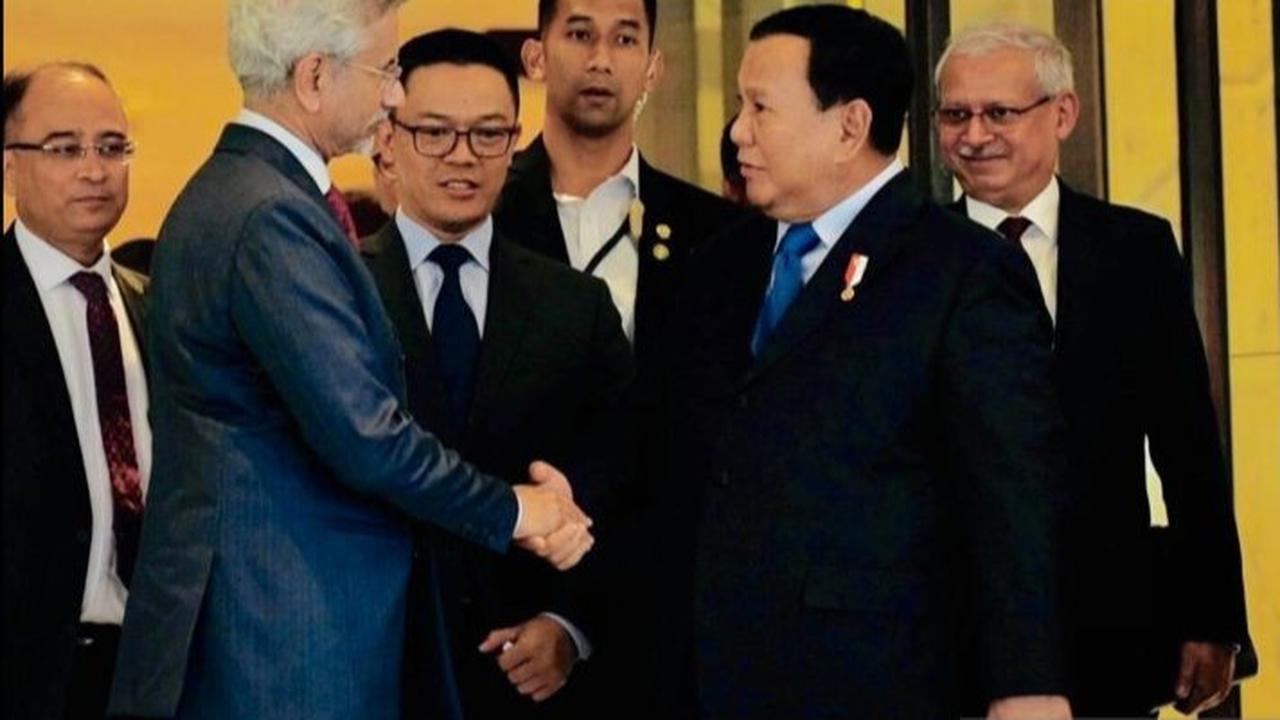 VIDEO: Tiba di India, Prabowo Terkejut Disambut Sang Adik Hashim Djojohadikusumo