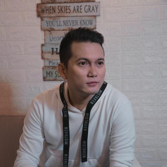 Tersengat Listrik Hingga Koma Thito Tak Percaya Bisa Menyanyi Lagi Showbiz Liputan6 Com Mungkin takdir ini terlanjur menunggudiriku tak dapat menghindariwalaupun seribu bintang tinggalkankudan mentari tak bersinaraku takkan mampu tuk. tersengat listrik hingga koma thito