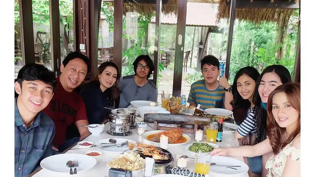 Rayakan Ultah Calon Mertua, Ini 6 Kedekatan Felicya Angelista dan Keluarga Caesar Hito