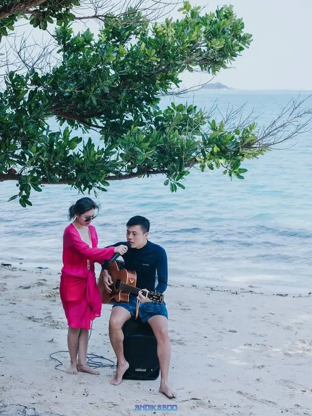 Sedang Dekat, Ini 6 Potret Kapten Vincent dan Emily Young yang Didoakan Jadian