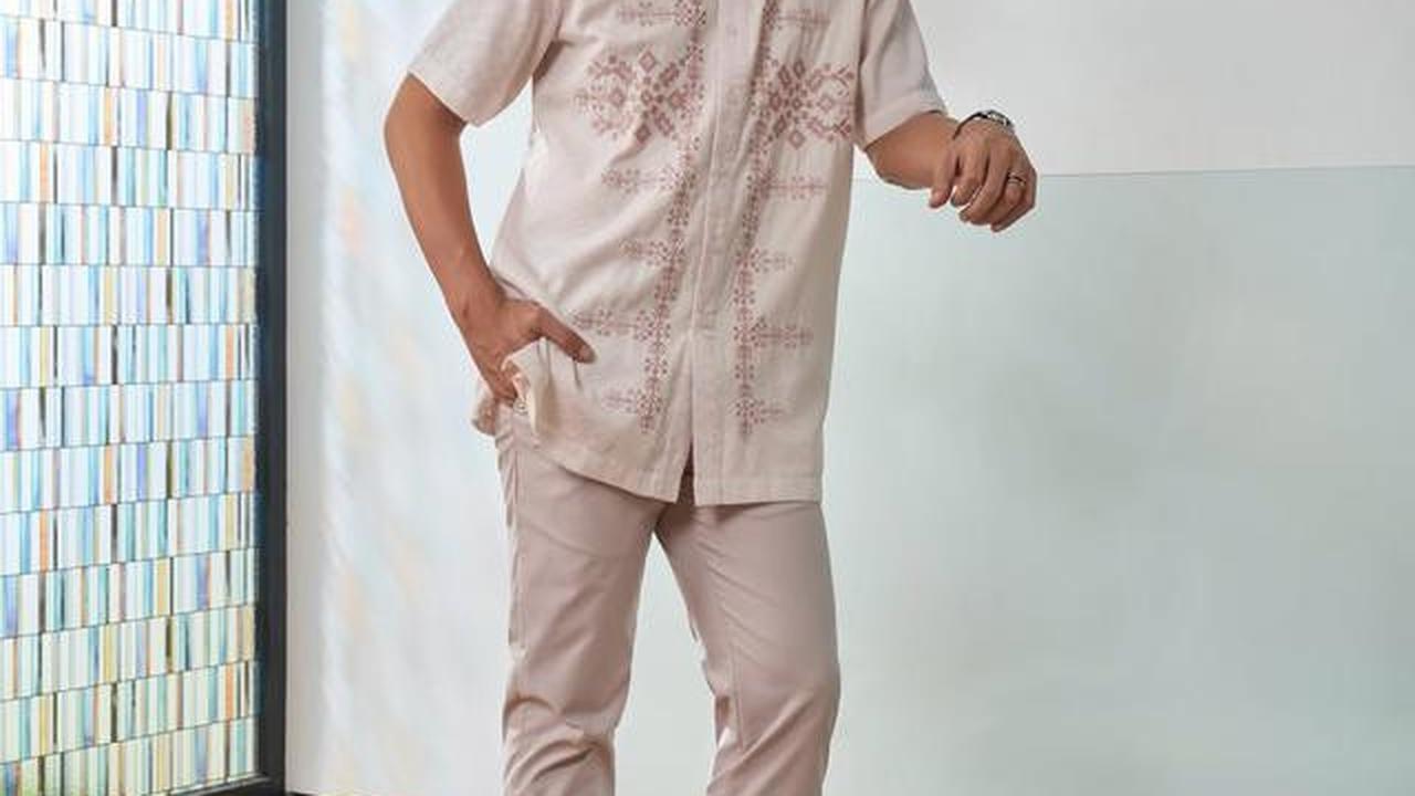 6 Potret Baju Sarimbit Keluarga Ussy Sulistiawaty dan Andhika Pratama, Desain Mewah Tapi Sederhana