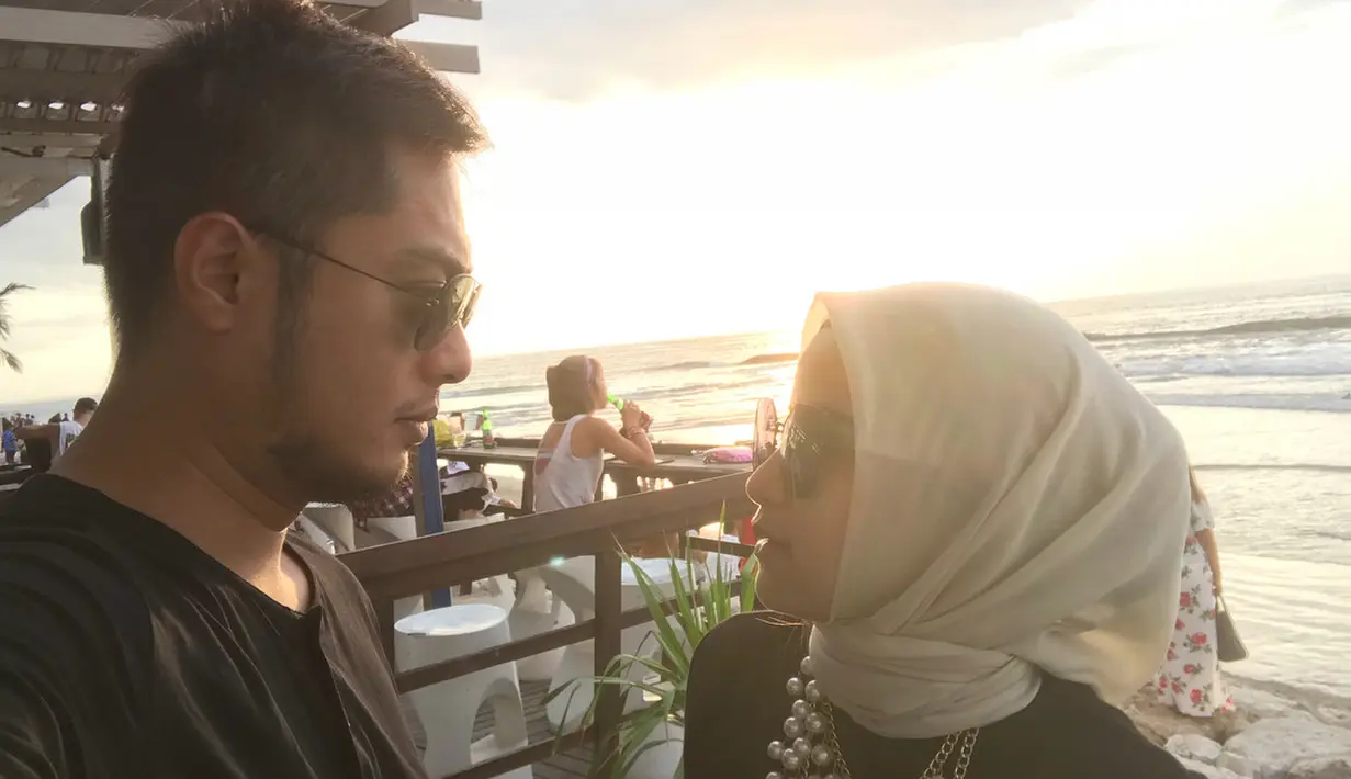 "Kami nggak pakai pacaran. Pacaran itu hanya membuang energi, waktu, dan uang. Saya bersedia menikah dengan Tasya karena dia mau menerima segala kekurangan saya," lanjut lelaki main dalam sinetron Pelangi di Matamu 2 itu. (Instagram/ferryardiansyah19)