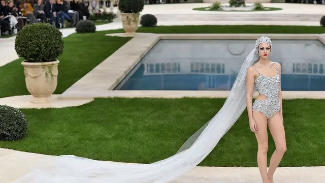 Persembahan Nyentrik Chanel untuk Pekan Mode Haute Couture 2019