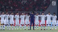 Pemain Timnas Indonesia U-19 jelang melawan Qatar U-19 pada penyisihan Grup A Piala AFC U-19 2018 di Stadion GBK, Jakarta, Minggu (21/10). Indonesia kalah 5-6. (Liputan6.com/Helmi Fithriansyah)
