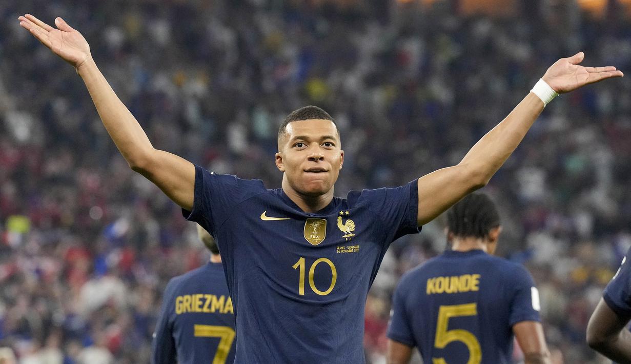 Brace yang dicetak Mbappe sukses membawa Prancis menjadi tim pertama yang lolos ke 16 besar Piala Dunia 2022. (AP Photo/Martin Meissner)