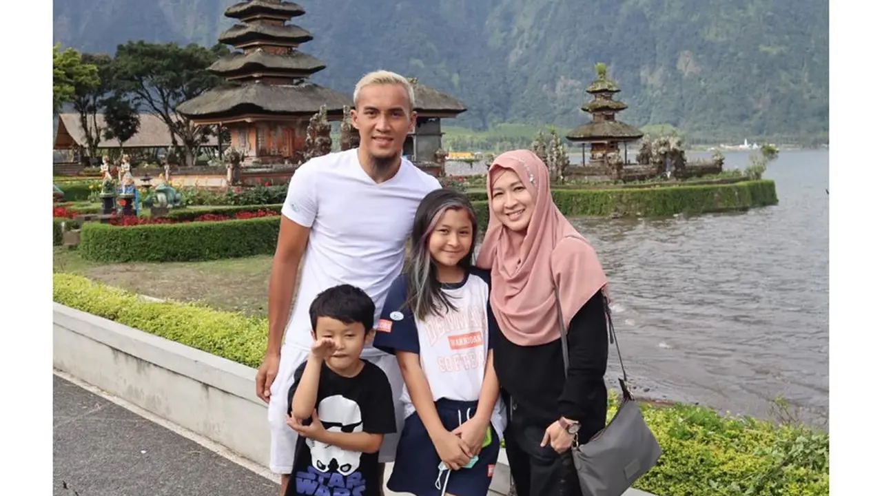 7 Momen Liburan Okie Agustina Bersama Keluarga Ke Bali