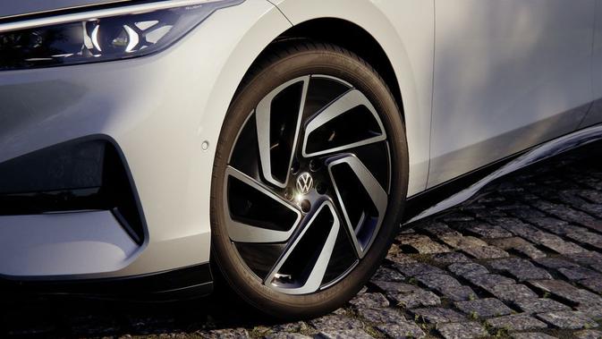 Peleknya menampilkan desain palang lima dengan nada mobil listrik aerodinamis dengan sentuhan akhir dua warna.  (Sumber: Volkswagen via caranddriver.com)