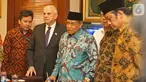 Ketua Umum Pengurus Besar Nahdlatul Ulama (PBNU), Said Aqil Siradj menerima Duta Besar AS untuk Indonesia Joseph R Donovan Jr. di Jakarta, Senin (21/10/2019). Pertemuan dalam rangka silaturahmi kepada organisasi massa Islam di Jakarta dan menjalanin kerja sama. (Liputan6.com/Herman Zakharia)