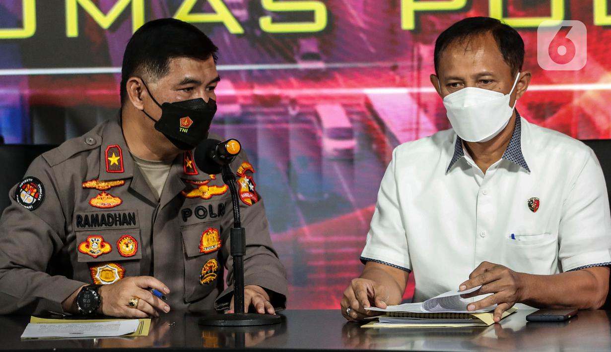Karo Penmas Polri Brigjen Ahmad Ramadhan memberikan keterangan perkembangan terbaru penyidikan kasus penyelewengan dana kemanusiaan lembaga Aksi Cepat Tanggap (ACT) di Gedung Humas Polri, Jakarta Selatan, Senin (25/7/2022). Adapun ACT belakangan menuai sorotan lantaran adanya penyelewengan dana donasi umat yang diduga untuk kepentingan pribadi para pejabat yayasan kemanusiaan tersebut. (Liputan6.com/JohanTallo)