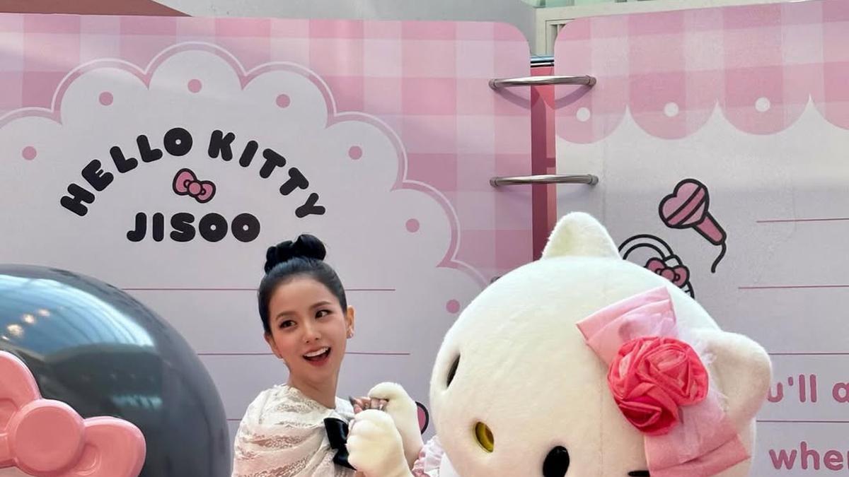 Tampil Serba Pita dari Rambut sampai Dress, Visual Jisoo BLACKPINK di Hello Kitty Pop Up Store Dipuji Bak Seorang Putri