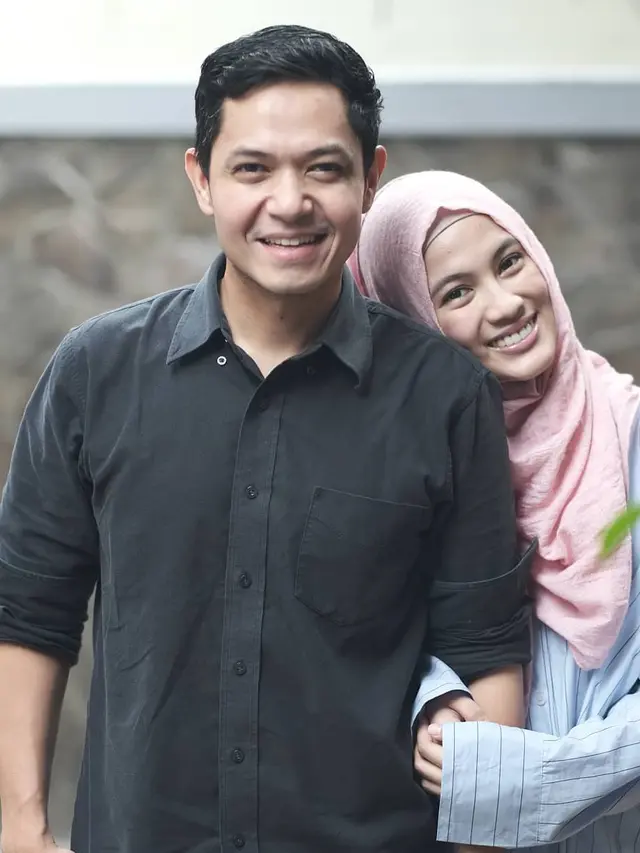 [Fimela] Dude Harlino dan Alyssa Soebandono