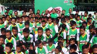 Pembukaan Milo Football Championship 2017 regional Makassar, Sabtu (8/4/2017). (Bola.com/Benediktus Gerendo Pradigdo)