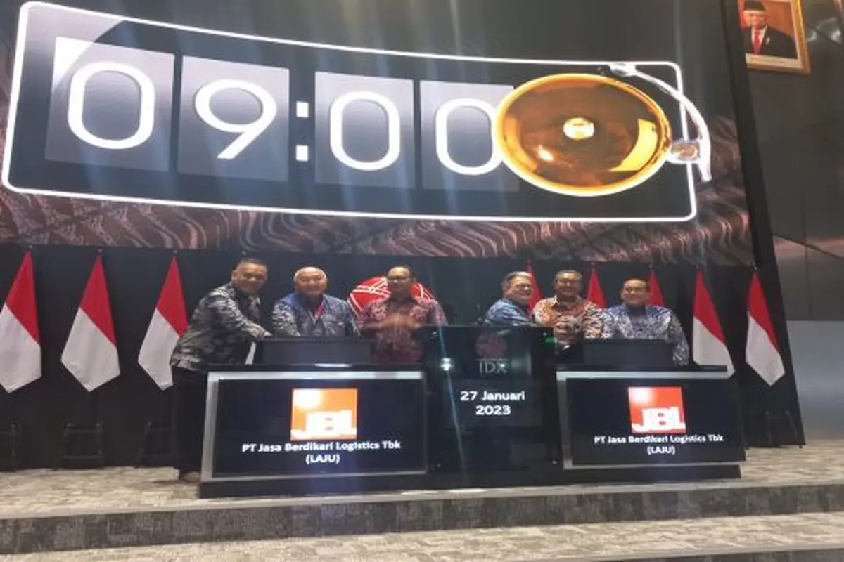 Pencatatan perdana saham PT Jasa Berdikari Logistics Tbk (LAJU), Jumat (27/1/2023) (Foto: Liputan6.com/Elga N)