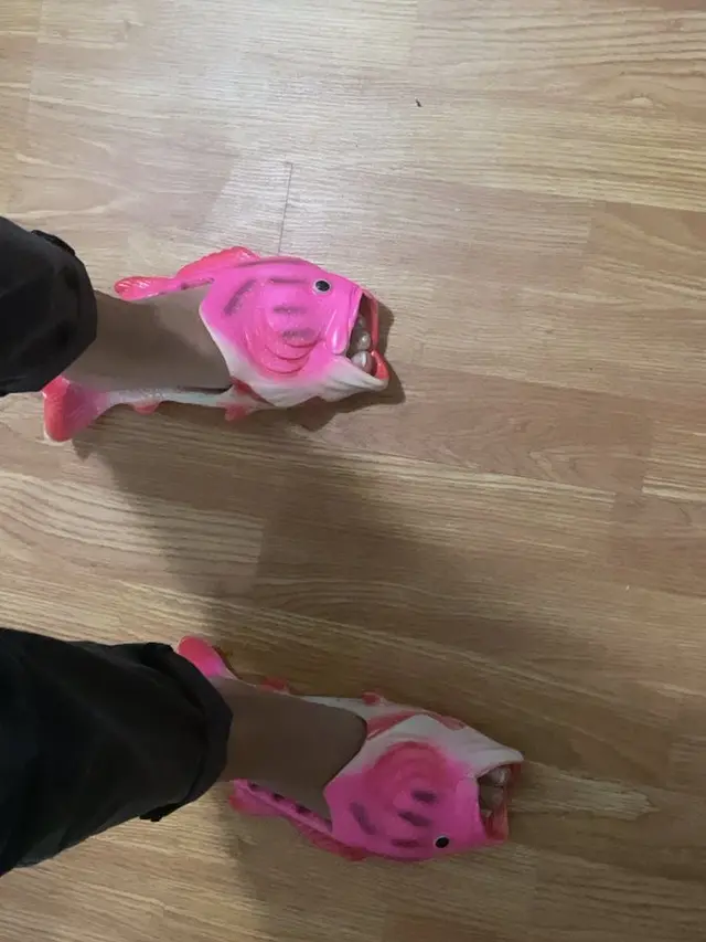 Terlalu Unik, 6 Model Sandal Ini Nyeleneh Banget