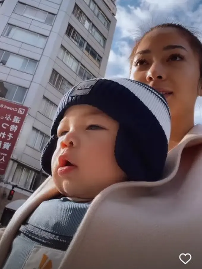 Nikita Willy dan Baby Izz