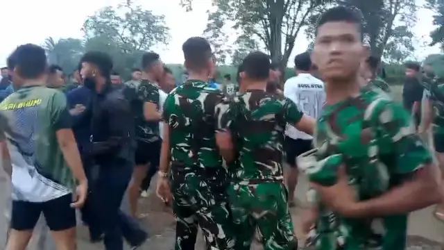 Viral! Puluhan Oknum TNI Bentrok dengan Warga di Wayrarem Lampung Utara, 8 Pemuda Dilarikan ke Rumah Sakit