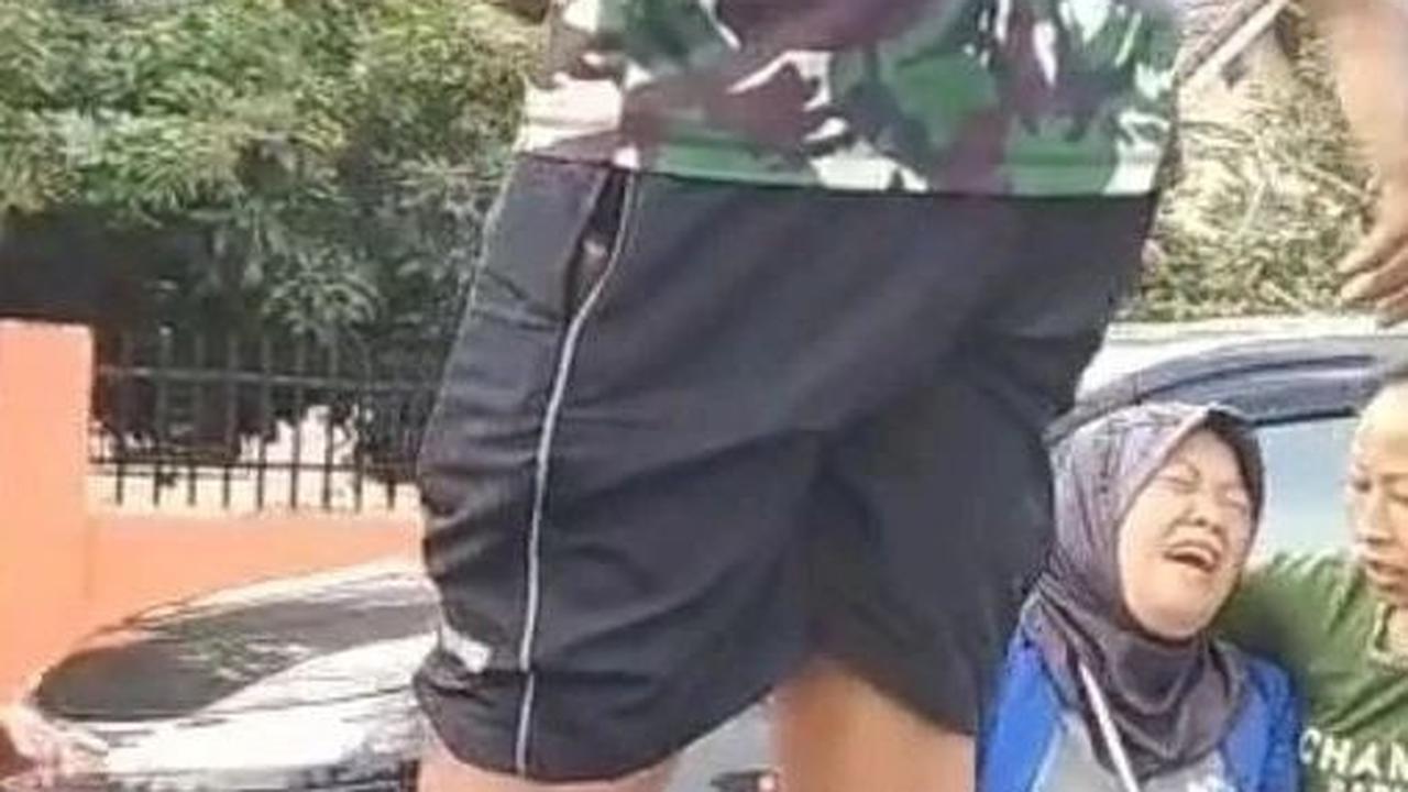 Aksi Heroik Prajurit TNI Selamatkan Korban Tabrakan Motor dan Kereta Api
