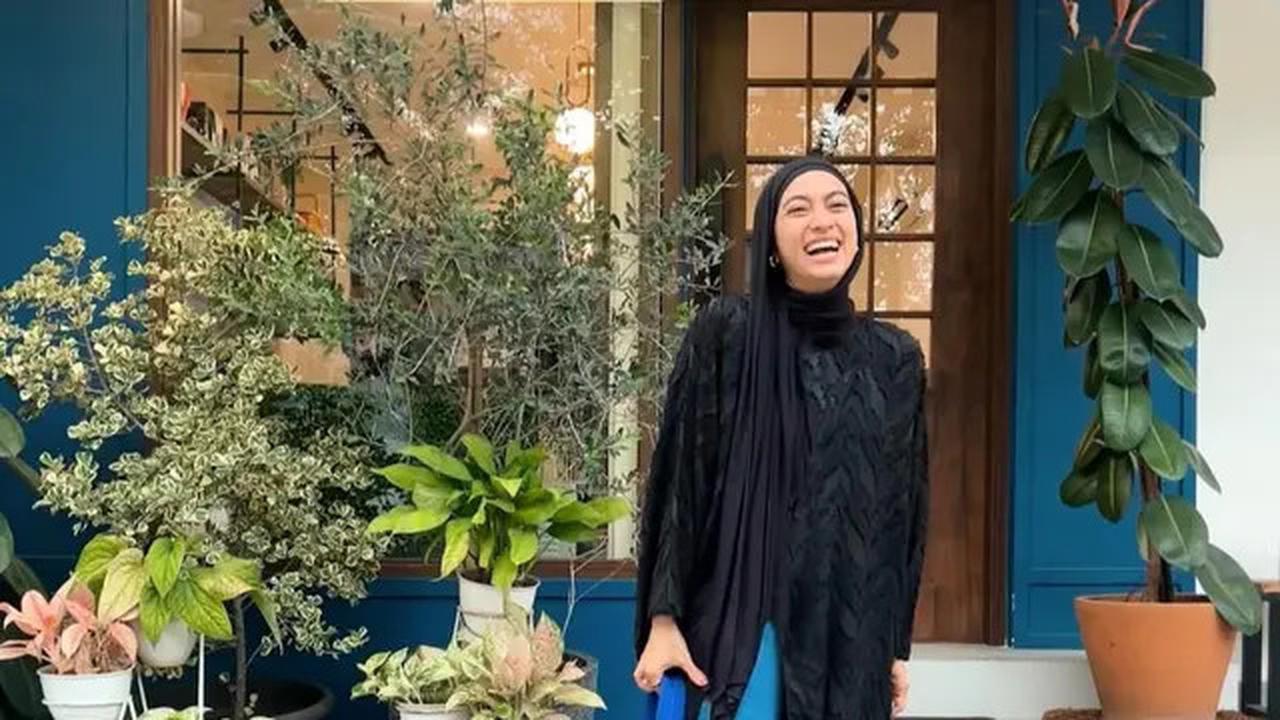 Inspirasi Outfit Ala Ayudia Bing Slamet, Si Penggemar Outfit Hitam yang Selalu Tampil Glowing dan Jadi Ciri Khasnya