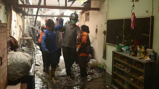 Keluarga Kesulitan Kenali Jasad Korban Kebakaran Pabrik Keripik