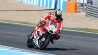 Pebalap Ducati, Andrea Iannone, mengaku puas dengan hasil tes pramusim di Sirkuit Jerez, Spanyol, Jumat (27/11/2015). (MotoGP)