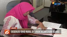 Kejaksaan Agung tunda eksekusi penahanan Baiq Nuril hingga ada putusan peninjauan kembali.