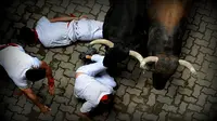Risiko berlari bersama banteng menimbulkan jatuh korban jiwa, dari luka-luka, ditanduk banteng bahkan kehilangan nyawa.