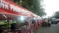 Pasar Takjil Ramadan digelar dari 27 Mei hingga 18 Juni 2017 di utara Alun-alun Wates tepatnya di depan Rumah Dinas Bupati Kulonprogo, Daerah Istimewa Yogyakarta. (Liputan6.com/Yanuar H)