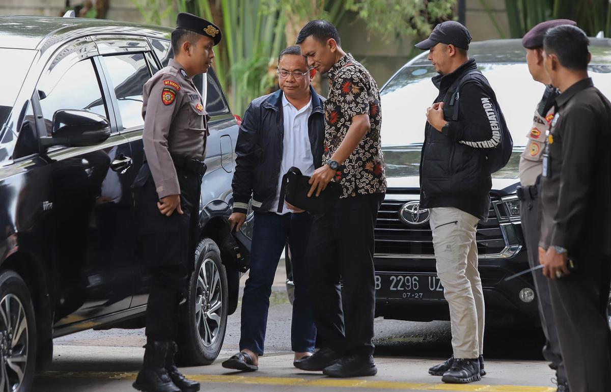 FOTO: Bupati Pati Sudewo Tiba di Gedung KPK Usai Terjaring OTT