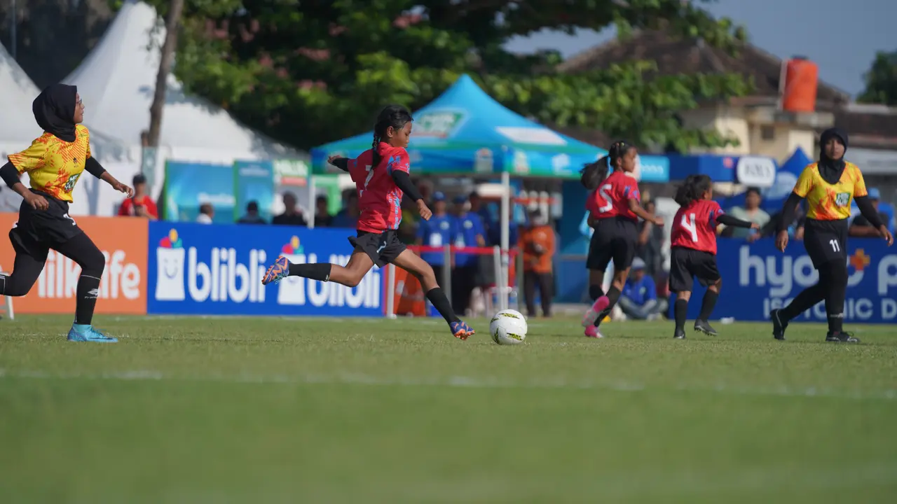 Keseruan kompetisi sepak bola putri di Solo dan Yogyakarta