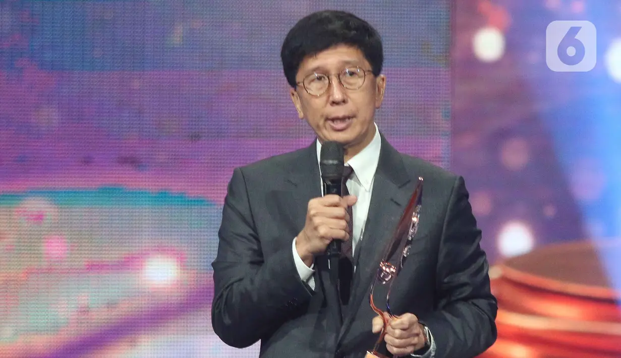 Dalam pidatonya, Managing Director Emtek/Dirut SCM Sutanto Hartono mengungkap pesan optimisme di tengah aneka tantangan yang dihadapi dalam dunia pertelevisian. (Liputan6.com/Herman Zakharia)