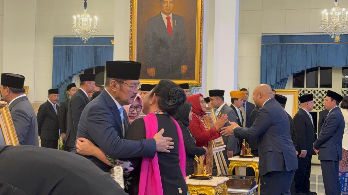 Ekspresi Titiek dan Keluarga saat Soeharto Ditetapkan jadi Pahlawan Nasional