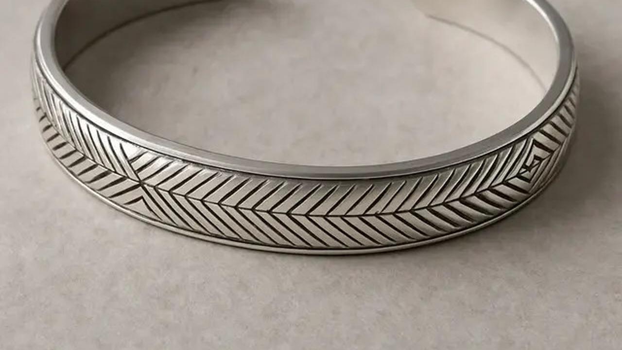 7 Model Gelang Perak yang Timeless, Tetap Stylish Meskipun Tren Mode Berubah