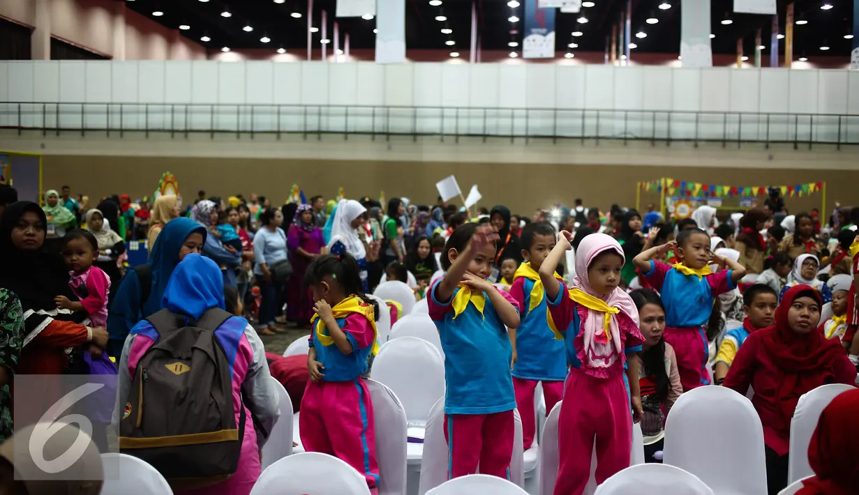 Ribuan anak-anak TK dan SD mengikuti Festival Anak Jujur 2016 di area Ecovention, Jakarta, Rabu (31/8). Anak-anak yang berusia 5-12 tahun itu mengikuti Festival Anak Jujur yang digelar KPK dari 31 Agustus dan 1 Juli. (Liputan6.com/Faizal Fanani)