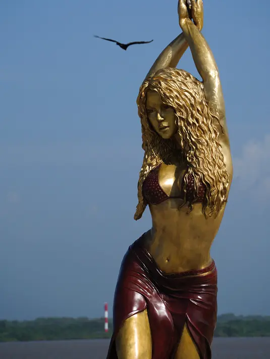 Patungnya menunjukkan tarian perut ikonik penyanyi bernama lengkap Shakira Isabel Mebarak Ripoll dari lagu Hips Don't Lie tahun 2005. (STR / AFP)
