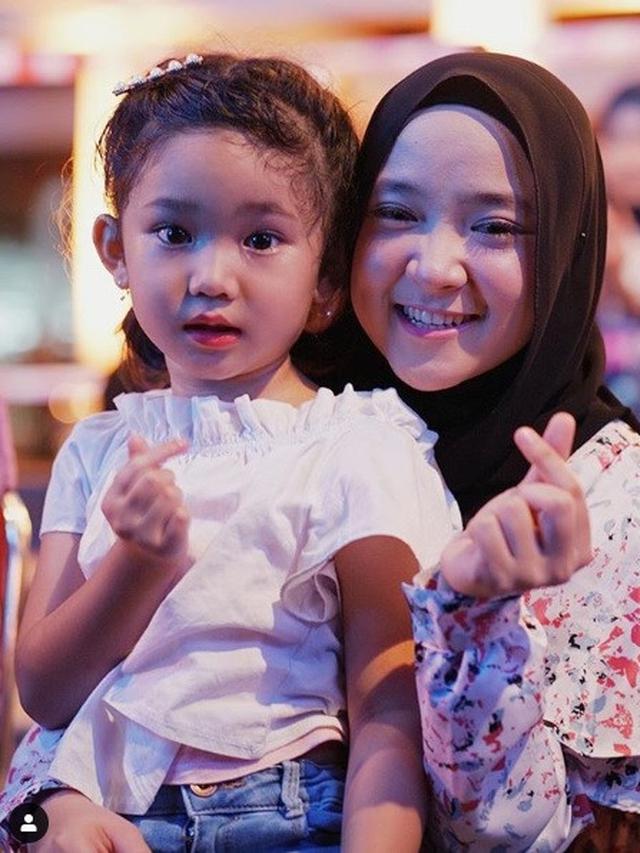 Lucunya Anak Ayu Ting Kompak Foto Dengan Nissa Sabyan