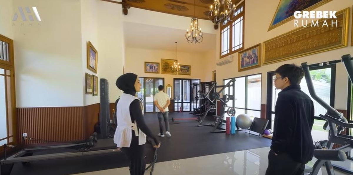Sekeluarga Hobi Olahraga, 8 Potret Fasilitas Gym di Rumah Putri Zulhas dan Zumi Zola - Tiap Hari Ada Pelatih Pribadi