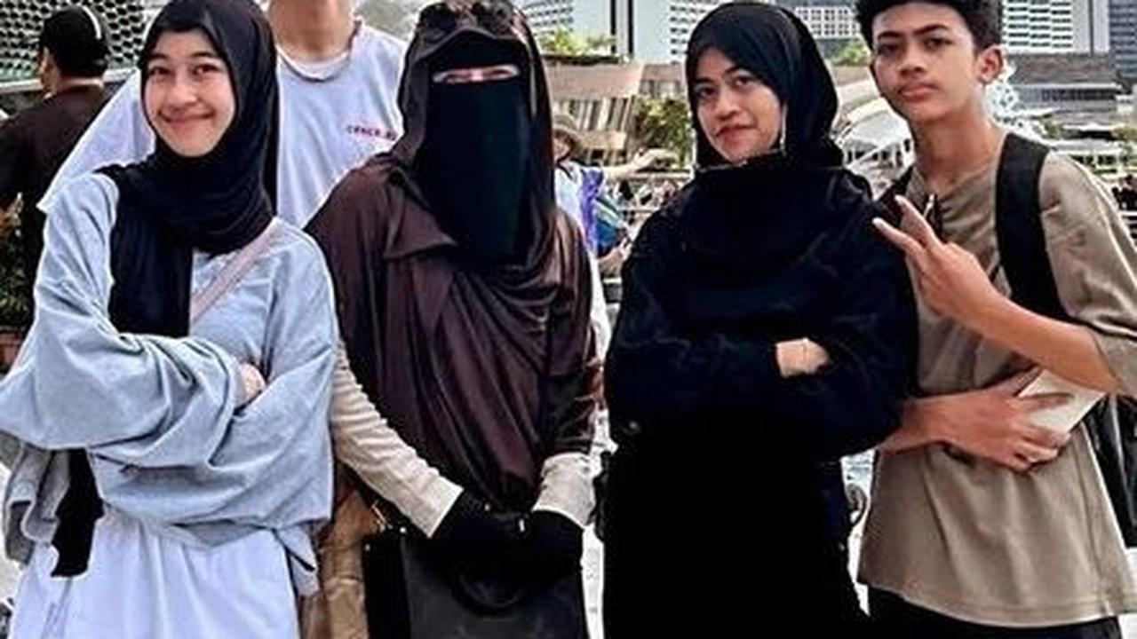 Jadi Single Parent Sejak 10 Tahun Lalu, 8 Foto Kompak Ummi Pipik dan Keempat Anaknya
