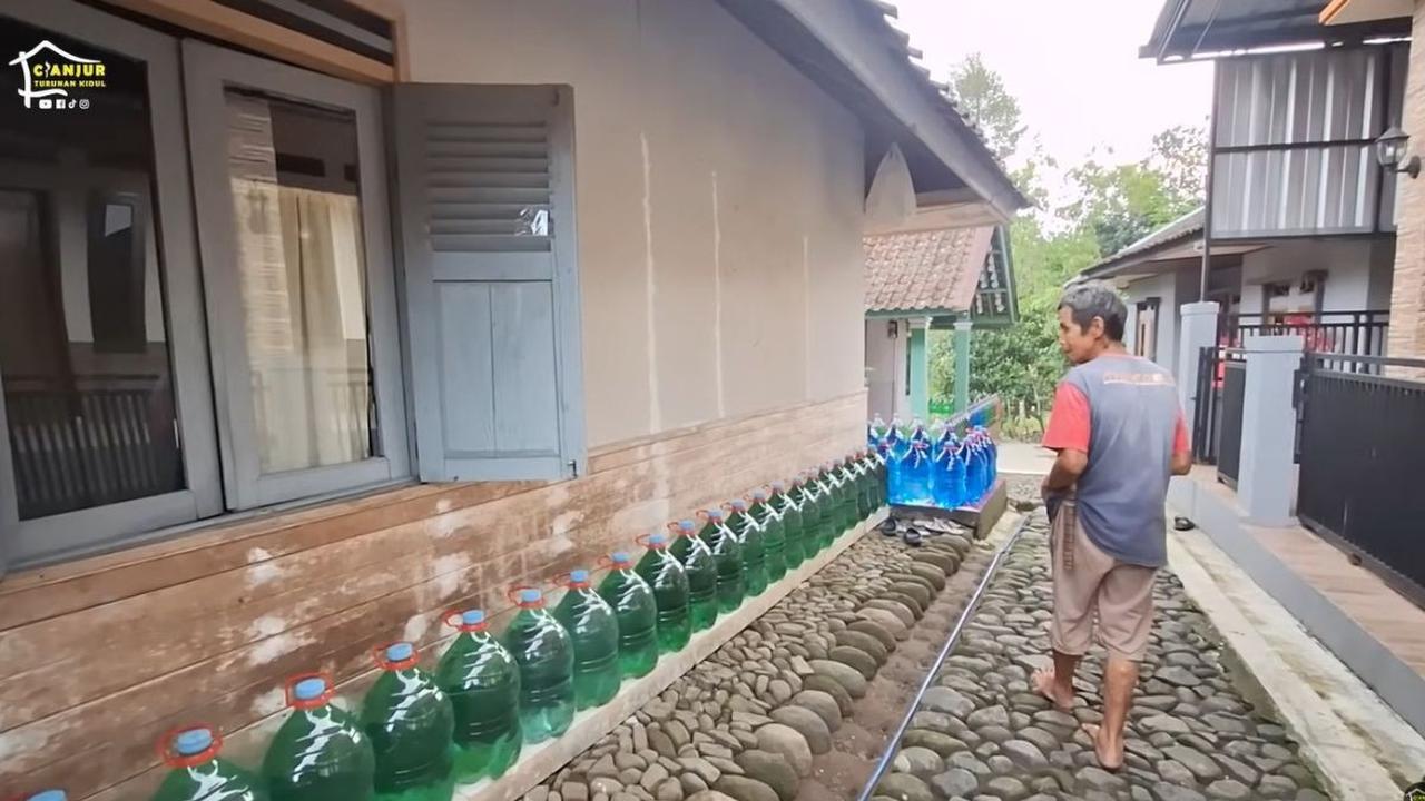 Diberi Galon Agar Indah