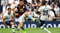 John McGinn (tengah) bersinar dengan Aston Villa tapi luput dari radar MU (AFP)