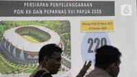 Layar monitor menampilkan Persiapan Penyelenggaraan PON XX dan Peparnas XVI Papua 2020 saat  rapat koordinasi tingkat meteri di Kantor Kemenkom PMK, Jakarta, Kamis (5/2/2020). Pelaksanaan PON tentu menjadi event bergengsi sekaligus membanggakan bagi Papua. (Liputan6.com/Faizal Fanani)