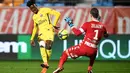 Striker Paris Saint-Germain (PSG), Timothy Weah, melepaskan tendangan ke gawang Troyes pada laga Liga 1 Prancis di Stadion Aube, Sabtu (2/2/2018). Troyes takluk 0-2 dari PSG. (AFP/Franck Fife)