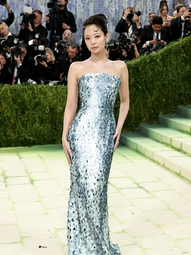 Jennie Tampilkan Blue Era Elegan di Met Gala 2026 Bersama Chanel