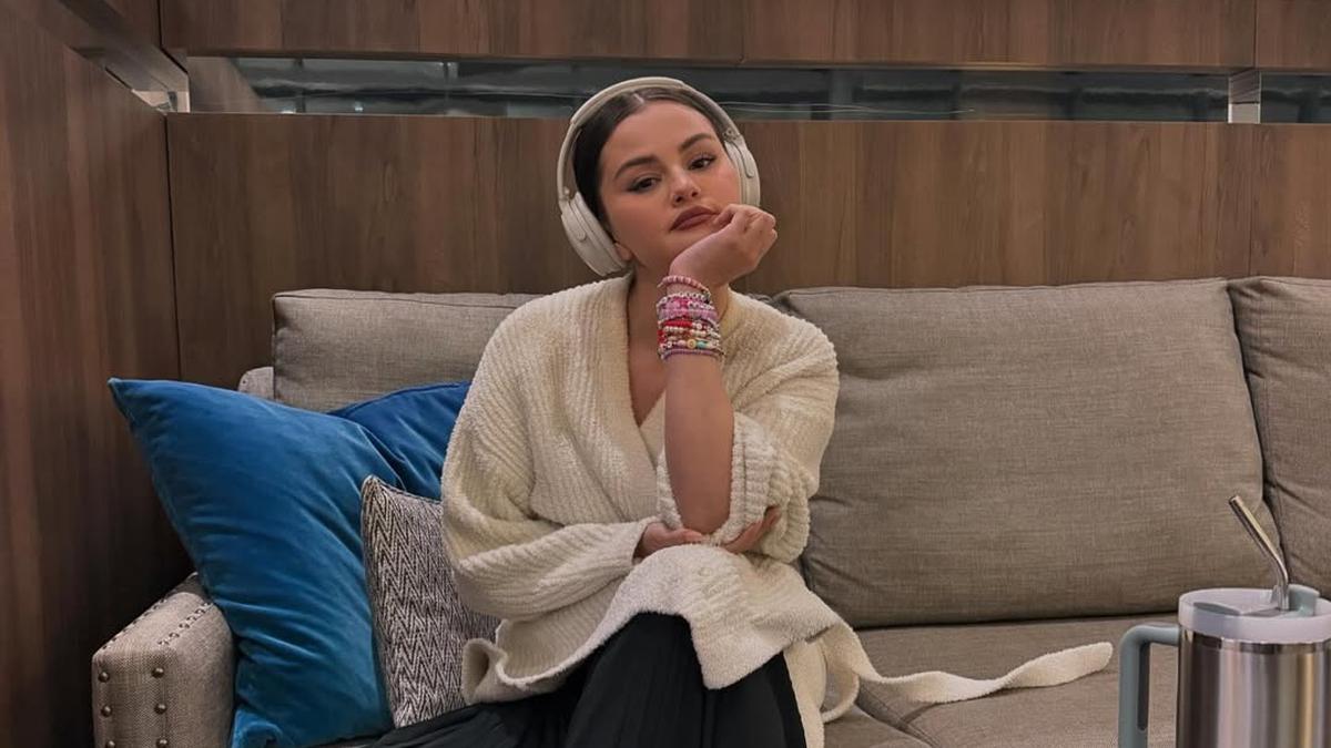 Selena Gomez Emosi Dikatai Gemuk Sampai Butuh Diterapi Khusus