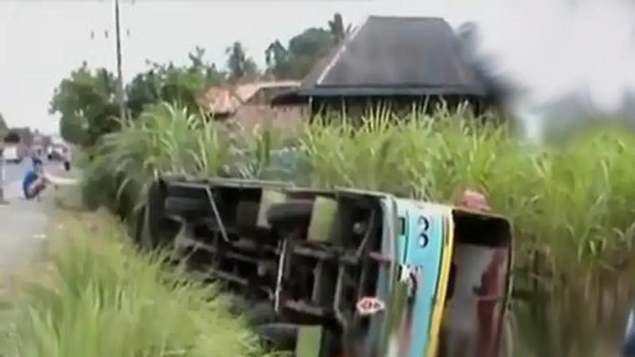  Bus Terjungkal 