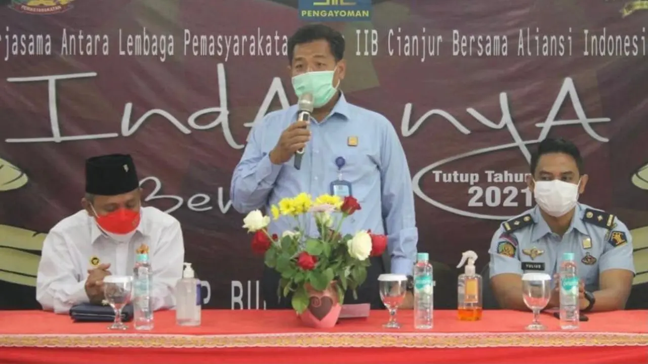 Pembagian ratusan paket sembako untuk warga binaan di lapas Cianjur. (Istimewa).