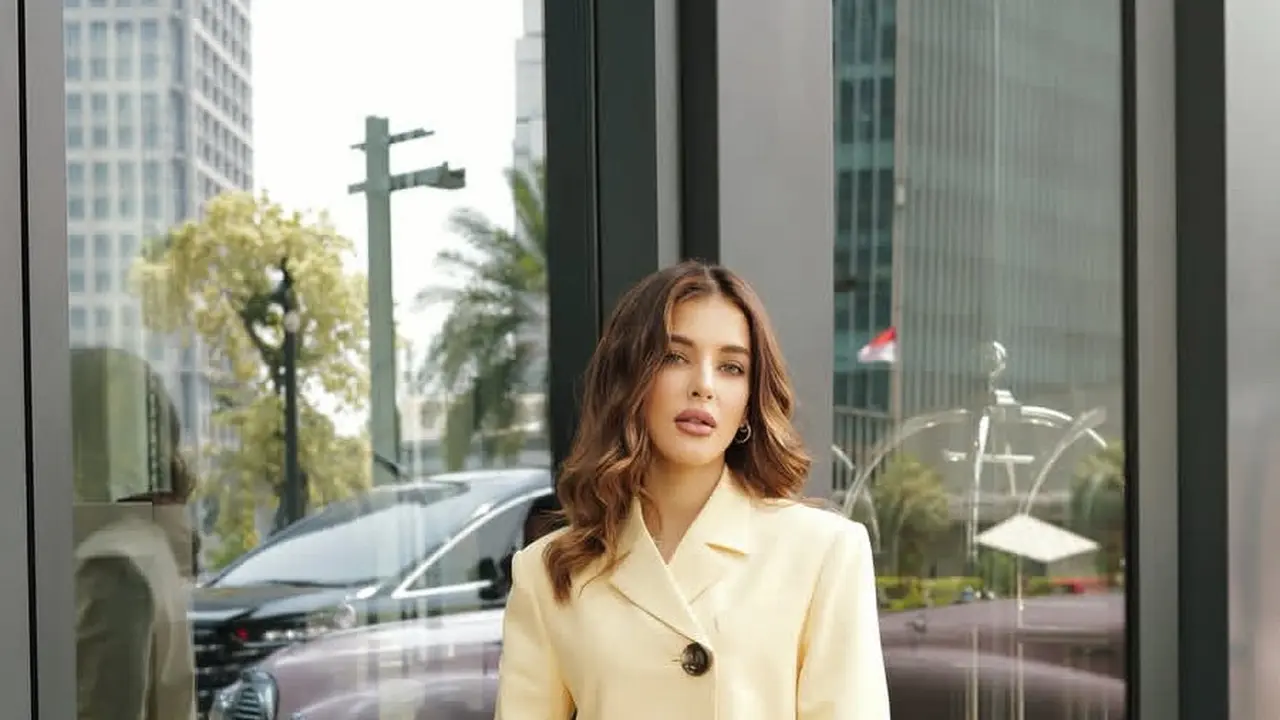 Tasya Farasya pilih kenakan baju warna cerah saat sidang perdana perceraiannya. [@tasyafarasya]