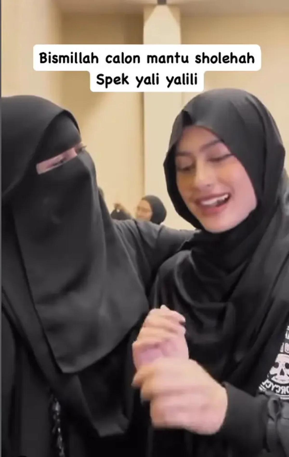 6 Potret Kedekatan Umi Pipik dan Sintya Marisca, Sering Saling Berkirim Pesan