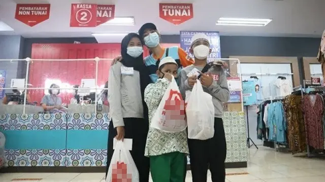 6 Momen Glenca Chysara Ajak Anak Yatim Belanja di Mal, Banjir Pujian