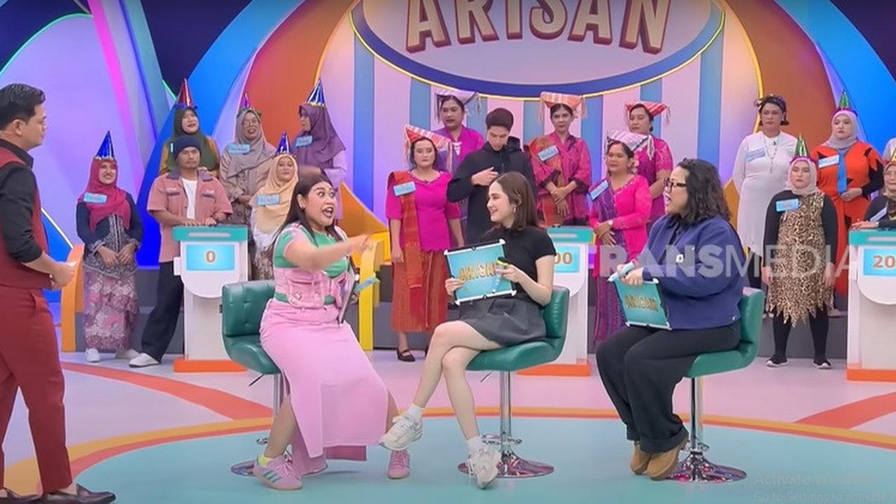 Potret El Rumi Tutupi Paha Syifa Hadju dengan Jaket Saat Tampil di Acara TV, Romantis - Langsung Salting